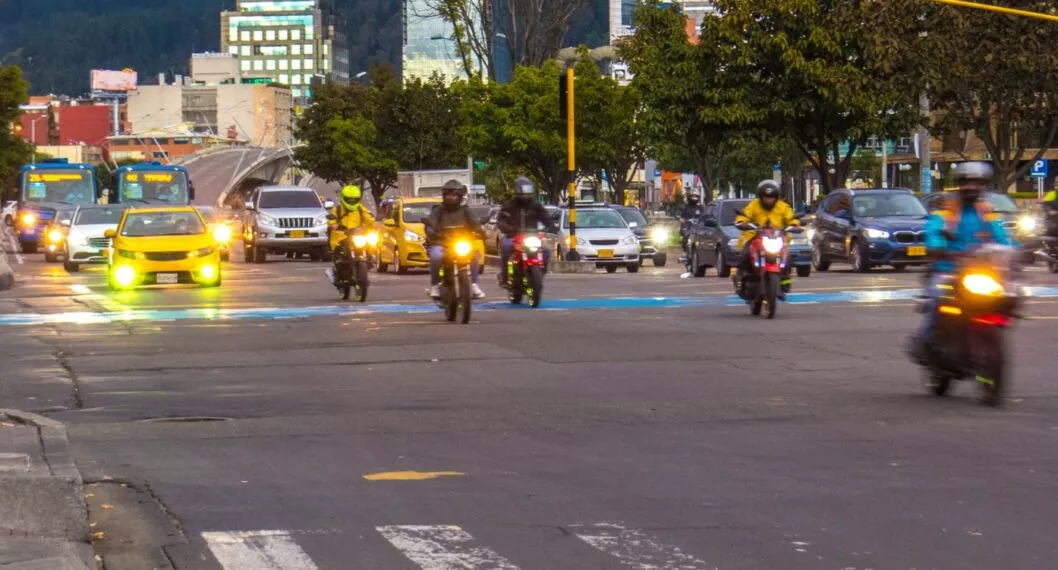 Carros y motos tendrían que pagar más por el precio de la gasolina en gobierno de Gustavo Petro.
