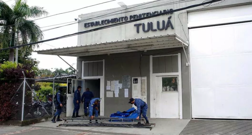 Foto cárcel de Tuluá, en nota de tragedia en cárcel de Tuluá: familiares reclaman información de reclusos muertos