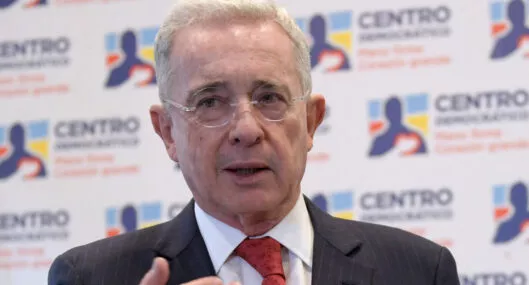"Siento amor por las Fuerzas Armadas": Uribe pidió a Petro reformar JEP para uniformados