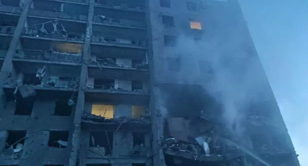 El edificio impactado con misiles en Ucrania este viernes 1 de julio.