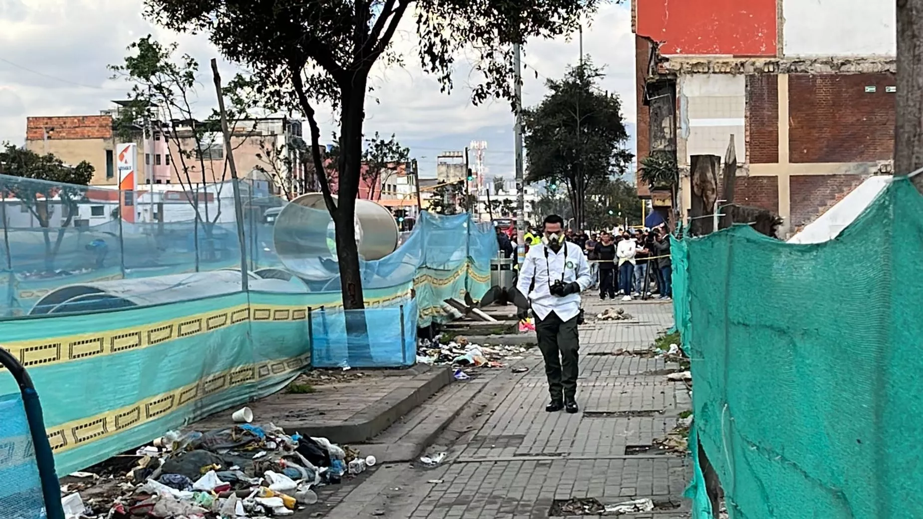 Bogotá hoy: encuentran a mujer muerta dentro de una alcantarilla en localidad de Los Mártires.