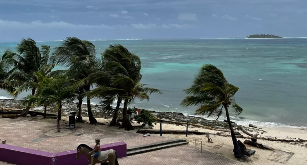 Después de la tormenta llega la calma: ciclón tropical se aleja lentamente de San Andrés