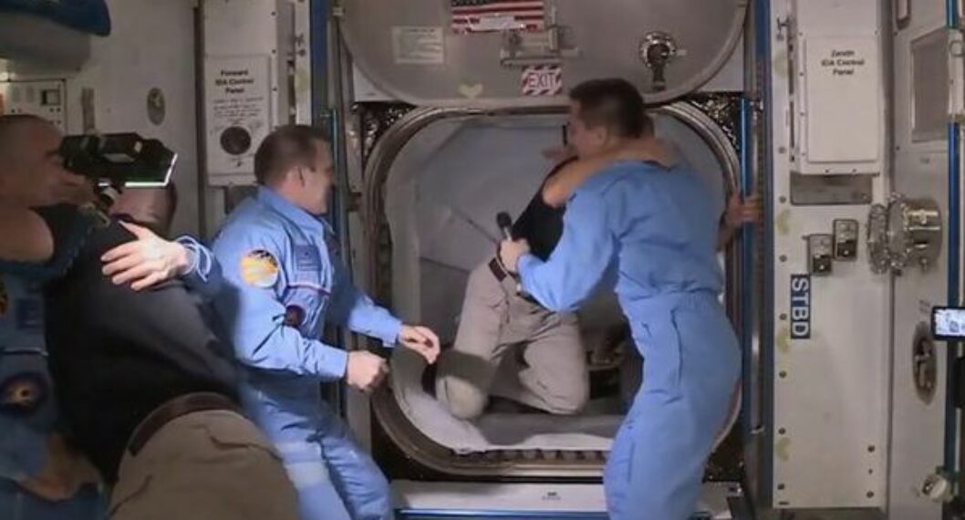 ¿Por qué los astronautas pierden masa ósea mientras están en el espacio?