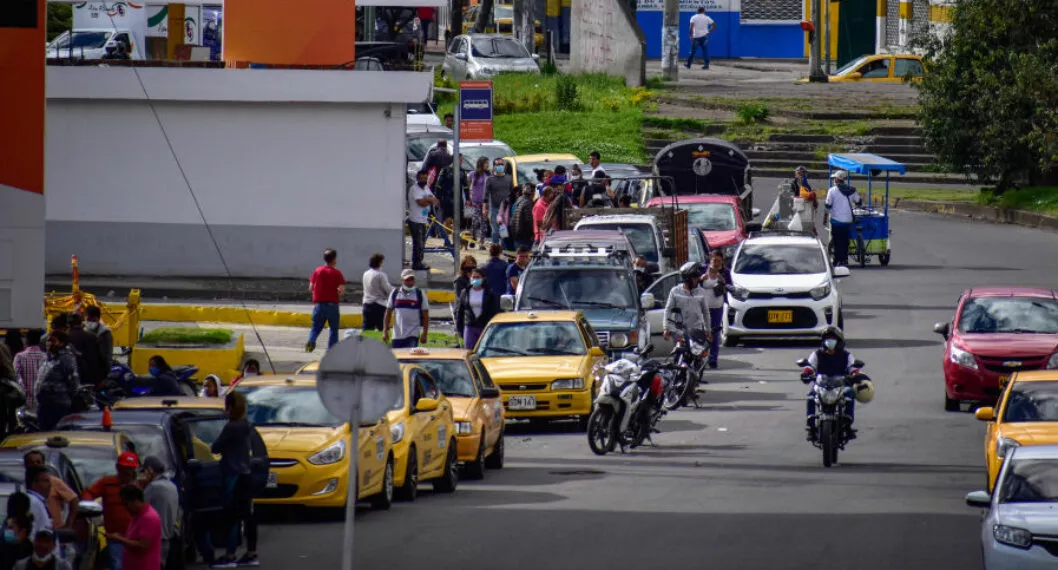 Precio real de la gasolina y el ACPM en Bogotá, Medellín, Barranquilla, Cali y más ciudades en Colombia.