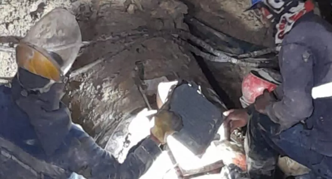 Autoridades adelantan labores para arreglar el tubo madre en Chía