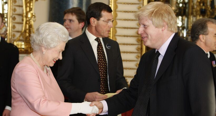 Desde que Isabel II asumió el reinado en Reino Unido, 14 primeros ministro han pasado por su monarquía en los últimos 70 años, entre ellos Boris Johnson. 