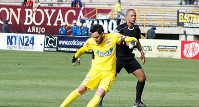 Imagen del arquero de Junior, Sebastián Viera, quien marcó su primer gol con a lo Ronaldinho 