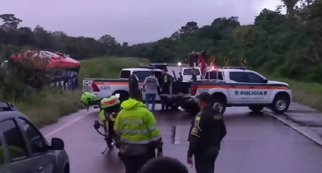 Bus de ruta Bogotá Cartagena se volcó: cuatro personas murieron