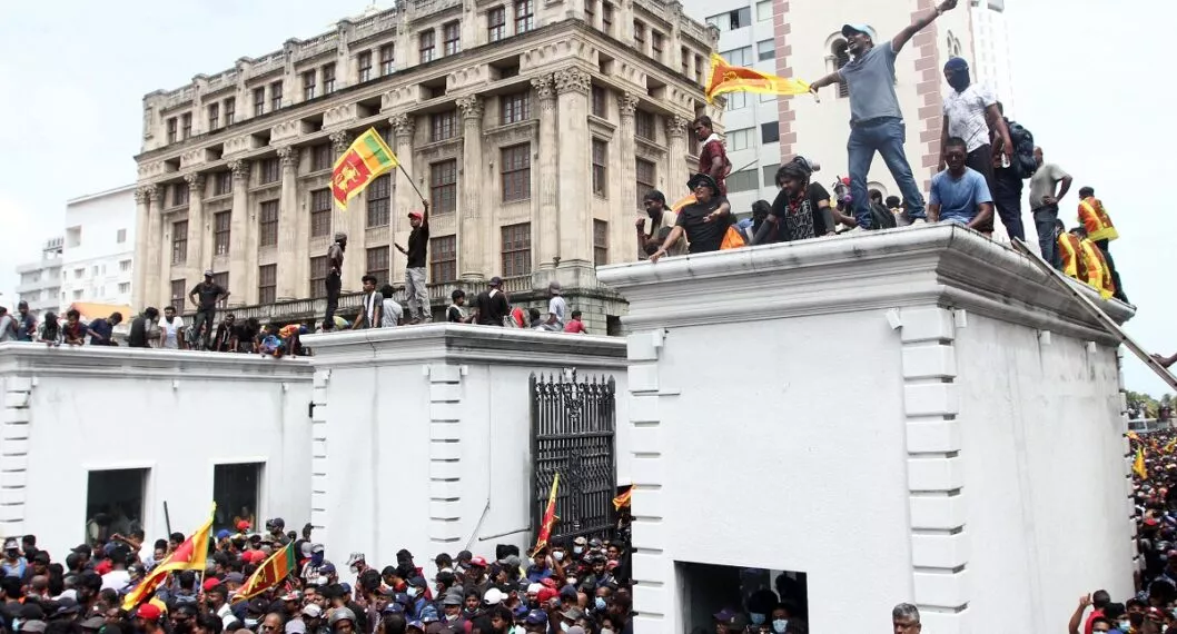 Manifestantes se toman casa del presidente de Sri Lanka