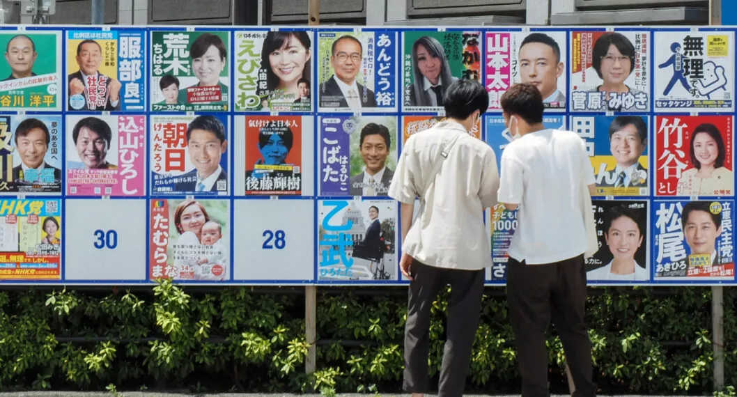 Habitantes en Japón, a propósito del inicio de las elecciones legislativas.