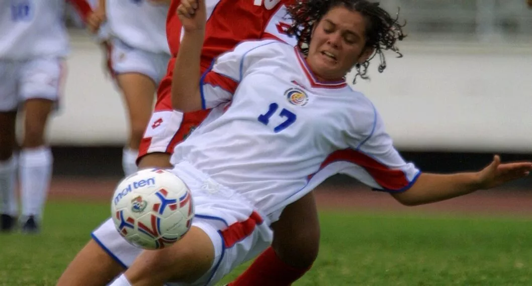 Imagen de jugadora de fútbol ilustra artículo Fútbol femenino, el más afectado por lesiones como la de ligamentos cruzados