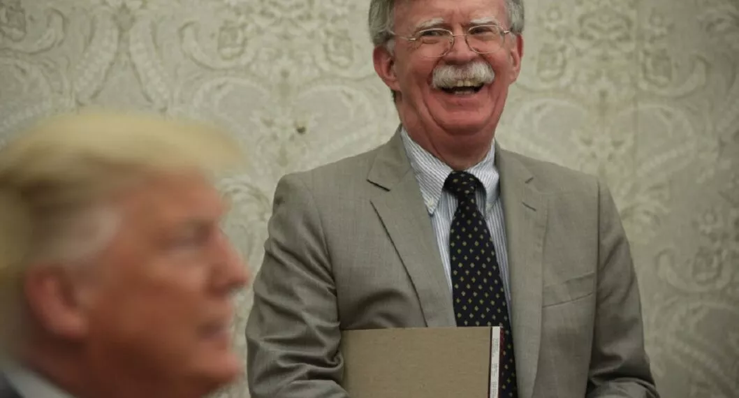 John Bolton, en el salón oval de la Casa Blanca, junto a Donald Trump.