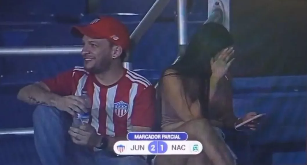 Video viral de joven que se tapa la cara en medio de una kiss cam, de Win Sports, en partido de Junior vs Nacional.
