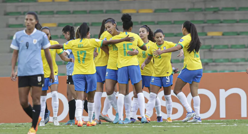 Imagen de los equipos de la Copa América Femenina, a proósito que Brasil le gano 3-0 a Uruguay y sigue firme por el título