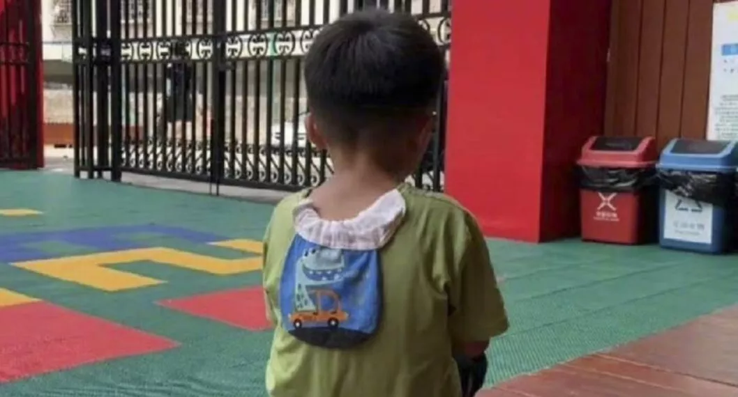 Niño en China, a propósito de la nota de que su padre lo abandonó en el colegio.