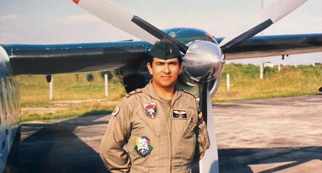 Inspirado por su ilusión desde que era un niño, Óscar Rojas consolidó un grupo de pilotos, copilotos y técnicos que le dieron vida a la aviación.