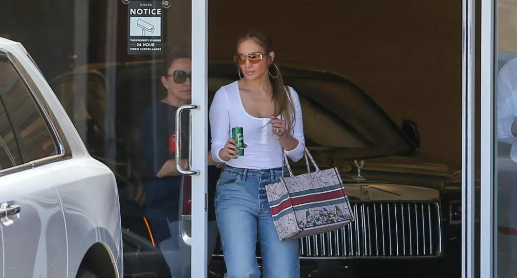 LOS ANGELES, CA - JULY 02: Jennifer Lopez is seen on July 02, 2022 in Los Angeles, California.  (Photo by Bellocqimages/Bauer-Griffin/GC Images)