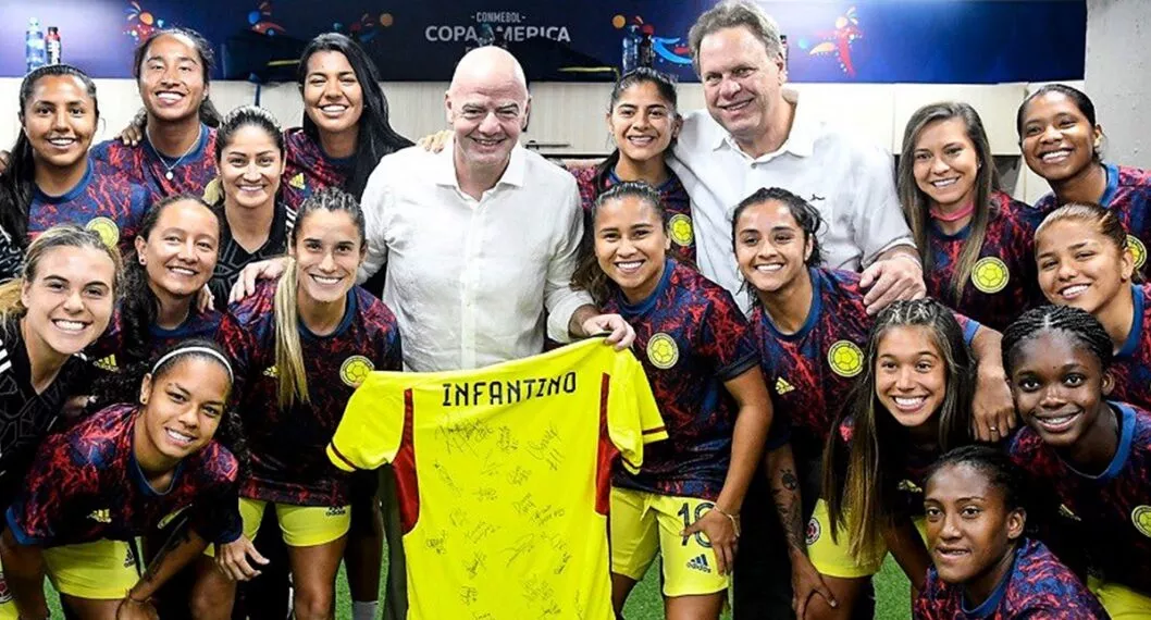 Selección Colombia Femenina, que protestó, pese a visita del presidente de la Fifa.