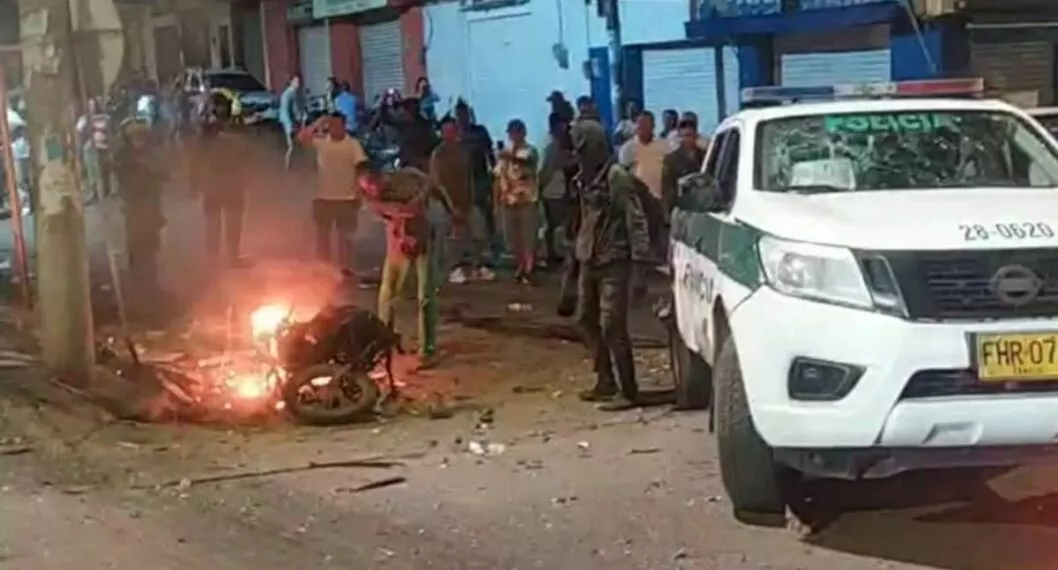 Una moto bomba fue detonada en El Bordo, Cauca. El atentado dejó un muerto y 13 heridos. Acá, detalles del ataque. 