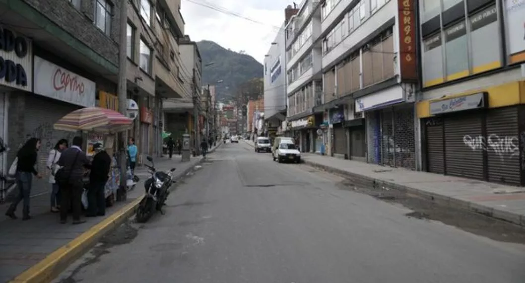 Por fuerte olor a sustancia desconocida, evacúan edifico en Chapinero, norte de Bogotá