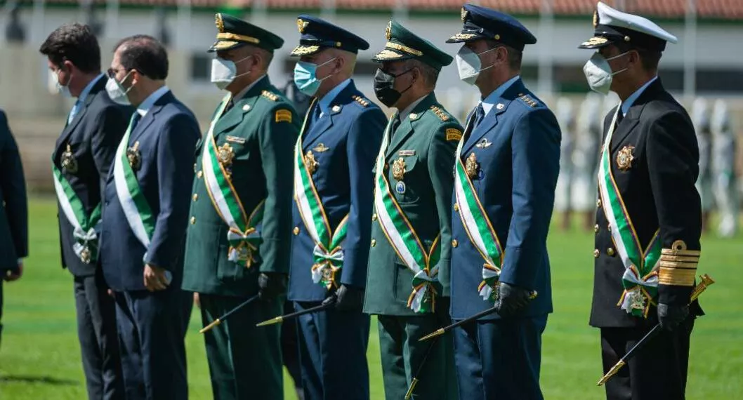 Foto de altos mandos militares colombianos, en nota de Ejército Nacional de Colombia: cuál es el salario de un general en 2022, decreto.