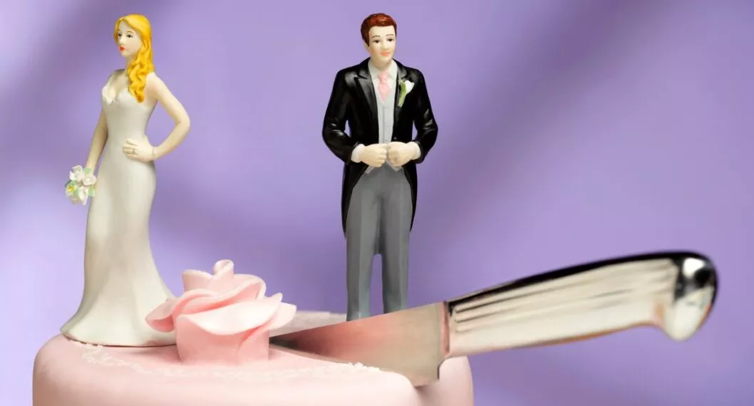 Imagen de un pastel de bodas a propósito que recién casada murió en su boda luego de que invitado hiciera disparo al aire