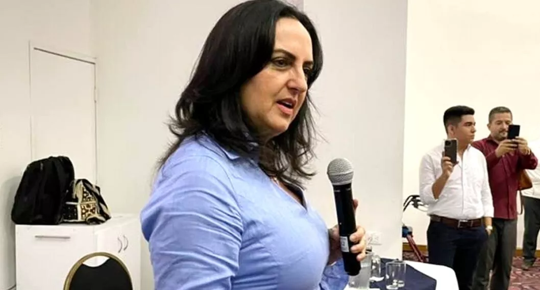 María Fernanda Cabal, que criticó a ministros de Petro, por indígenas, gays o negros.