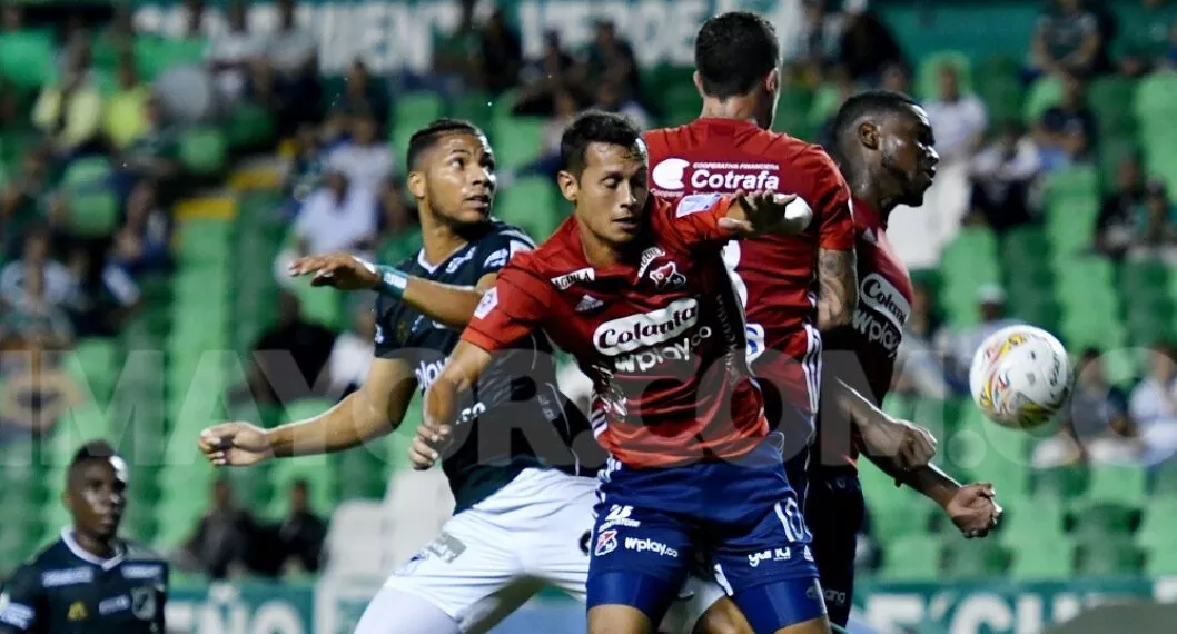 Imagen de los jugadores de Liga BetPlay, ya que Medellín salvó un punto frente a Cali con penal a lo 'Panenka'