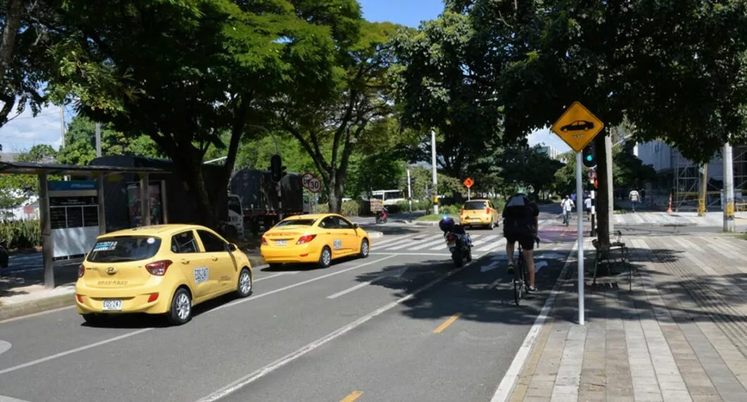 Imagen de una calle de Medellín, a propósito que pico y placa y sanciones empezarán el lunes 25 de julio