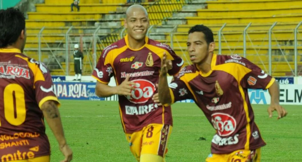 Imagen de los jugadores de Tolima vs. Nacional, ya que en el 2011 el pijao le metió 5 goles al verdolaga
