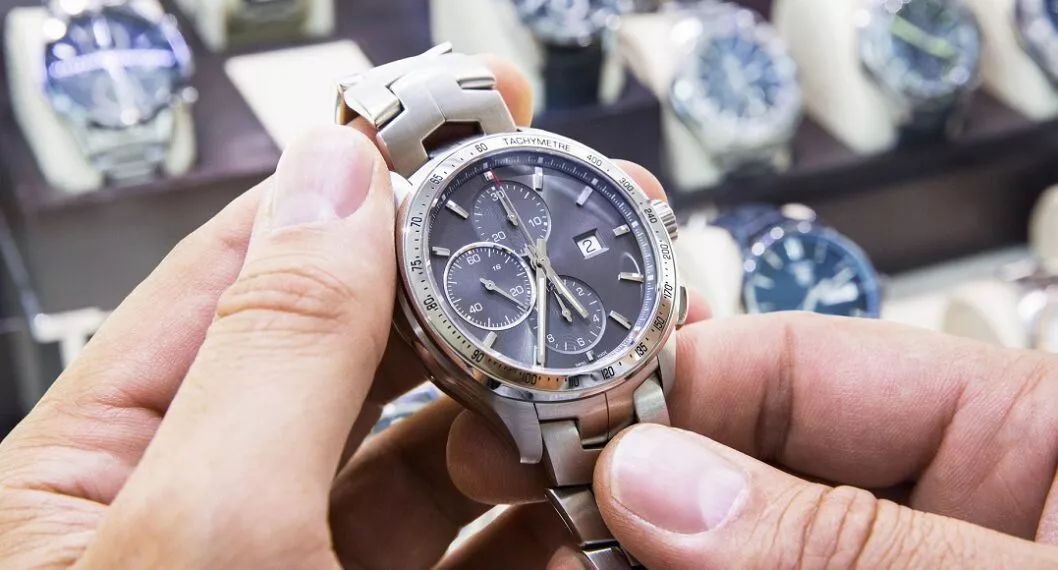 Video de robo en Nápoles, Italia, donde recuperan un reloj falso