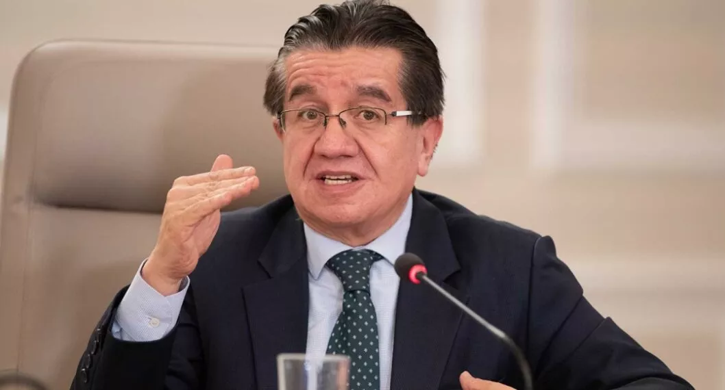 El ministro de Salud Fernando Ruiz explicó tres medidas que implementará el Gobierno colombiano.