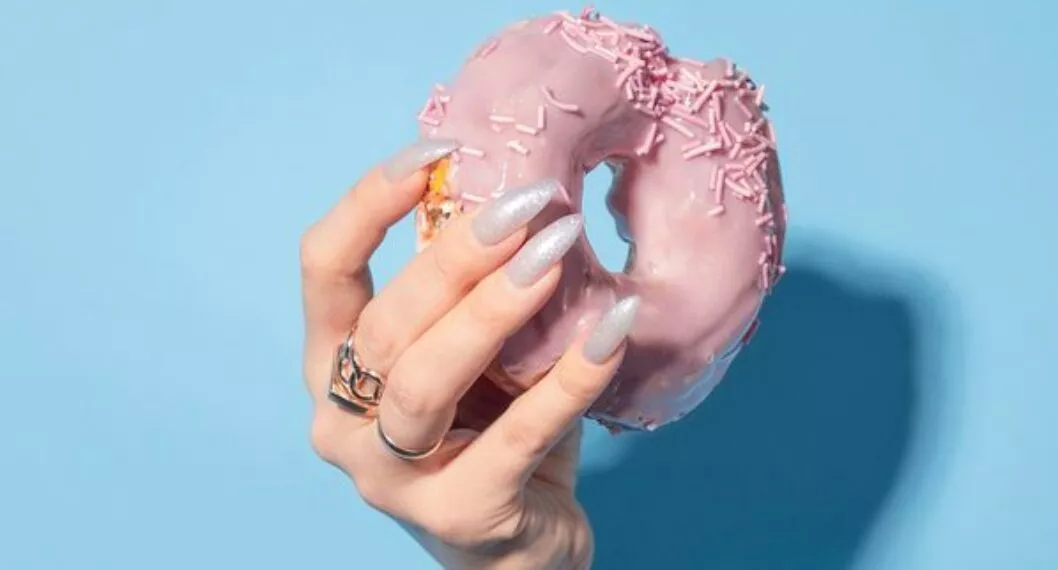 Uñas a la moda, así es la tendencia ‘glazed donut’