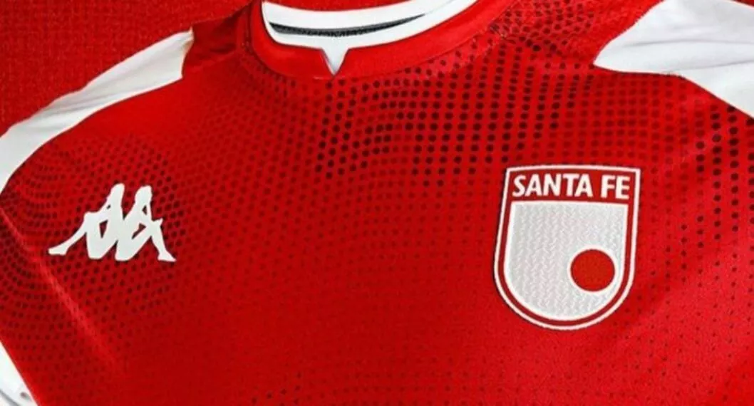 Imagen de la camiseta de Independiente Santa Fe que terminó contrato con Kappa y se quedó sin patrocinio