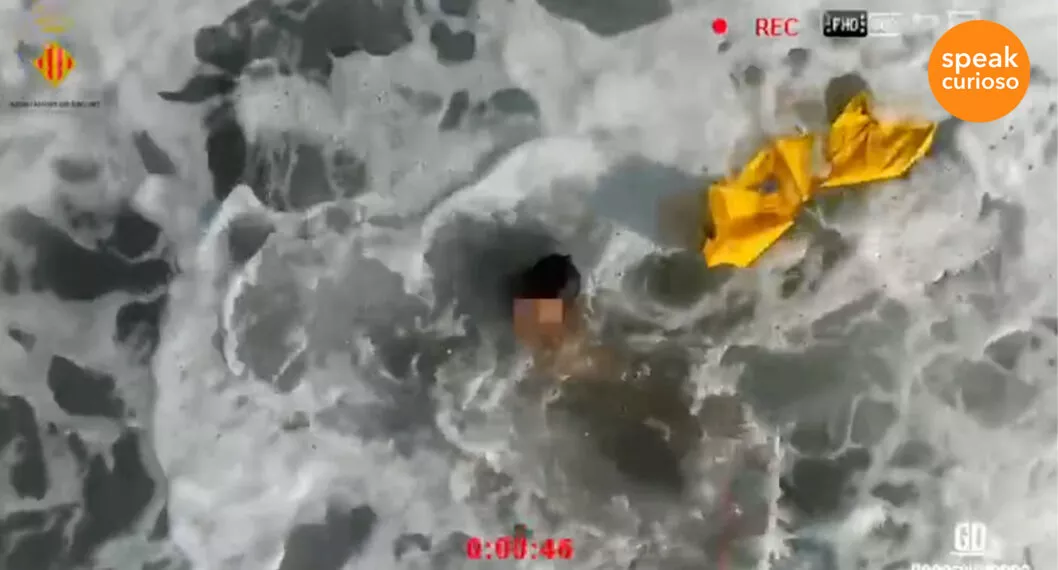 Dron salvavidas logra rescatar a un niño del mar 