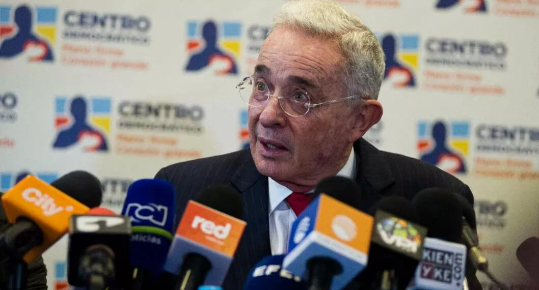 Foto de Álvaro Uribe, en nota de caso de Álvaro Uribe y Matarife: qué dijo Flip por fallo de Corte Constitucional.
