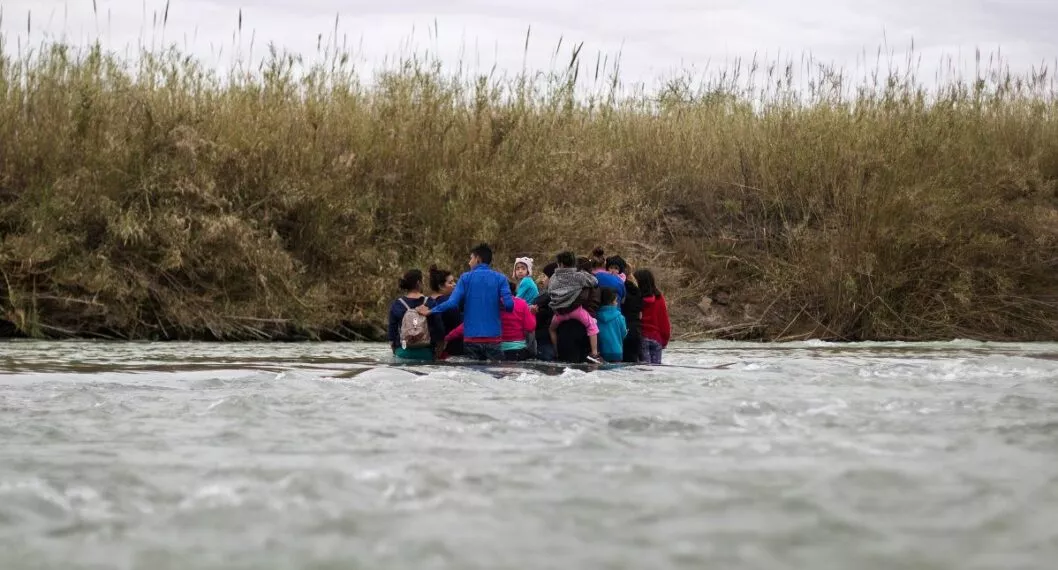 
Una pareja de colombianos murió ahogada en el río Bravo de México al intentar cruzar hacia Estados Unidos. Nuevos detalles de la tragedia.