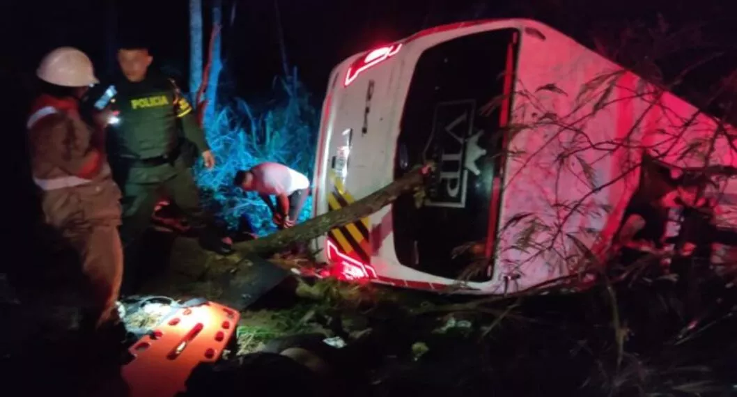 Accidente de tránsito en Tolima dejó dos muertos y 14 heridos; hay españoles