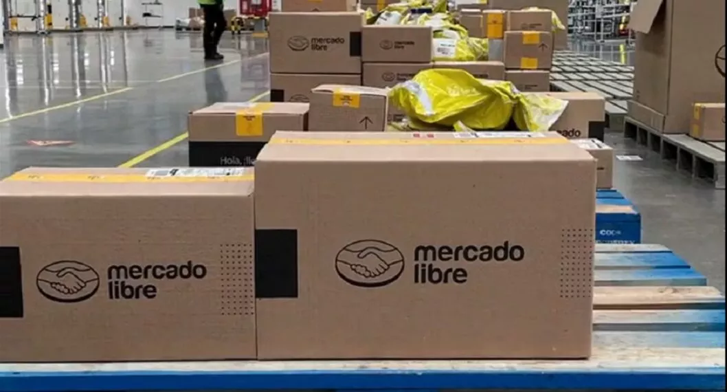Cajas de Mercado Libre ilustran nota de multa que recibió el comercio de Colombia