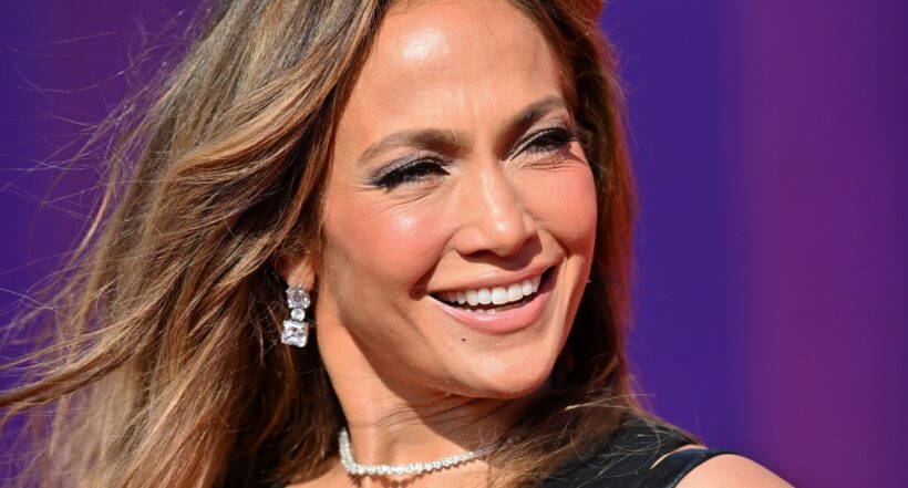 Jennifer Lopez tendría un patrimonio neto de 400 millones de dólares, de acuerdo con Celebrity Net Worth. 