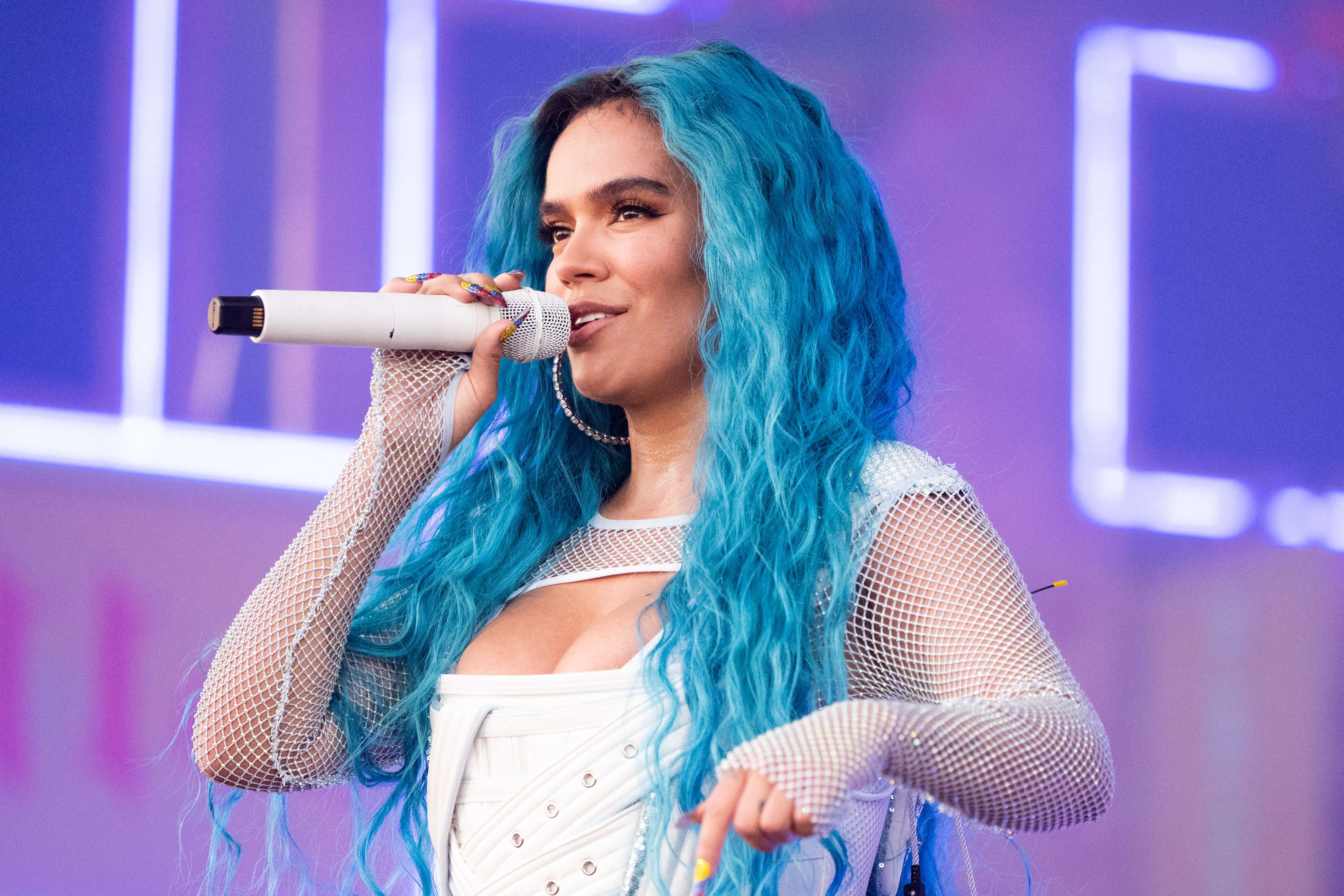 Karol G dejará el color azul: anuncia cambio de look tras su