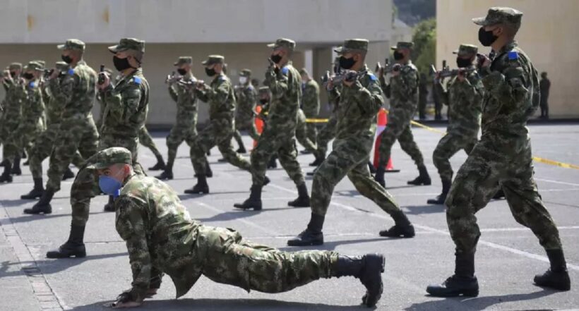Servicio militar obligatorio se eliminaría en Colombia, según ministro de Petro