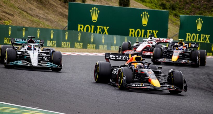 El neerlandés Max Verstappen (derecha) ganó el GP de Hungría 2022.