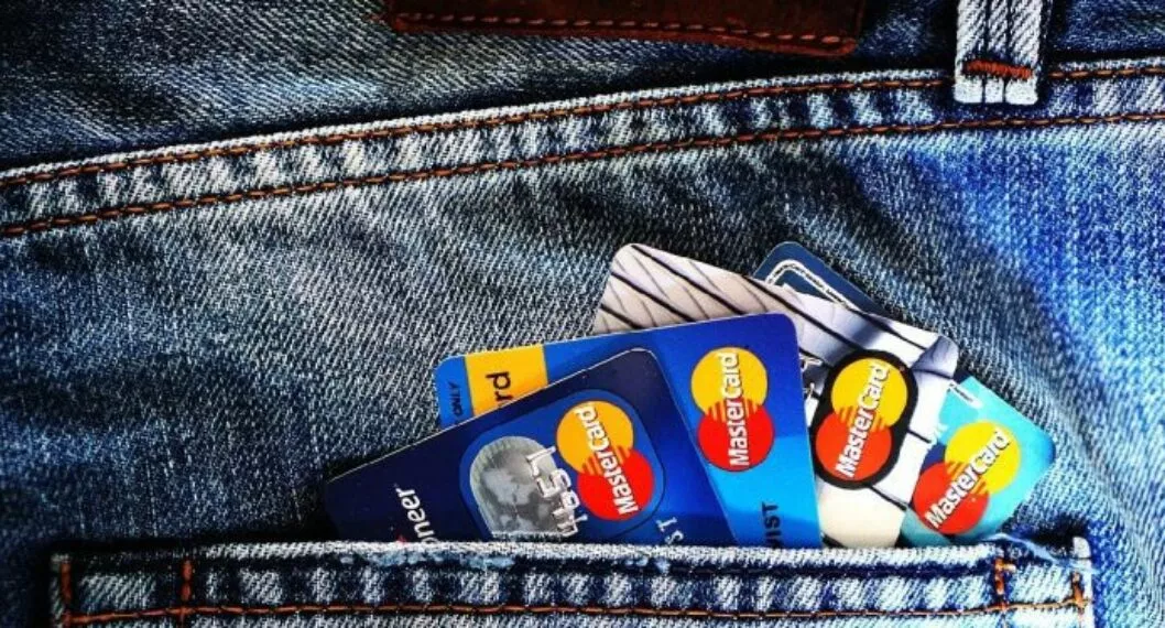 Imagen de tarjetas a propósito que Bancolombia, Falabella y otros bancos dan beneficios en tarjetas de crédito