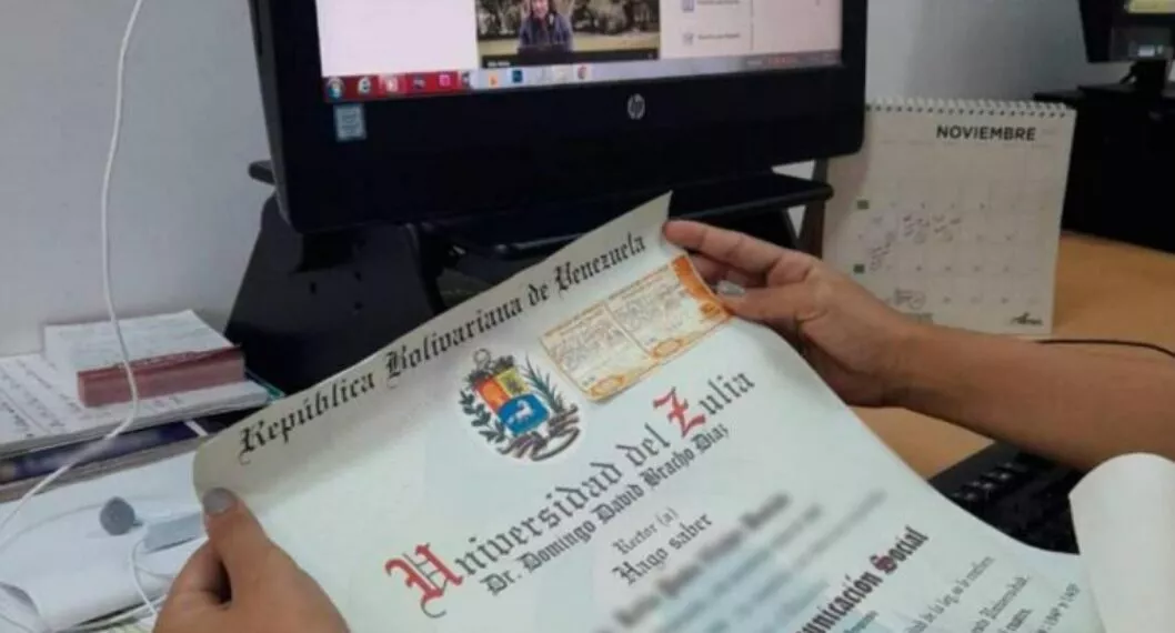 Imagen de un diploma a propósito que migrantes podrán convalidar títulos universitarios ante Ministerio de Educación