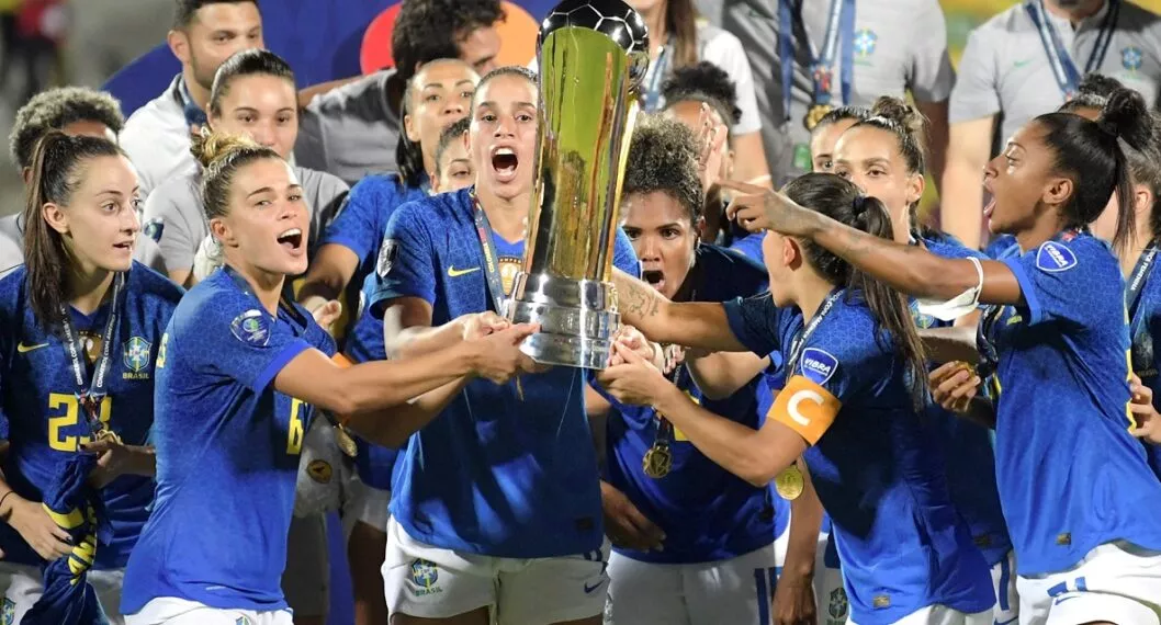 Jugadora de Brasil, que chicaneó con oro ganado a Colombia en Copa América Femenina.