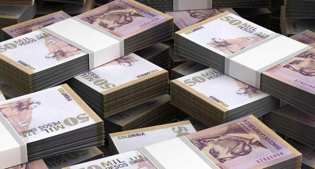 Foto de dinero de Colombia, en nota de Clan del Golfo: cifra multimillonaria expuesta en extinción de dominio de bienes.
