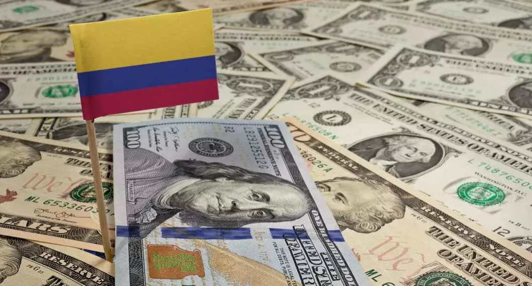 Foto de dólares y bandera de Colombia, en nota de Dólar hoy Colombia en casas de cambio: venta más barata por $ 100 que en mercado.
