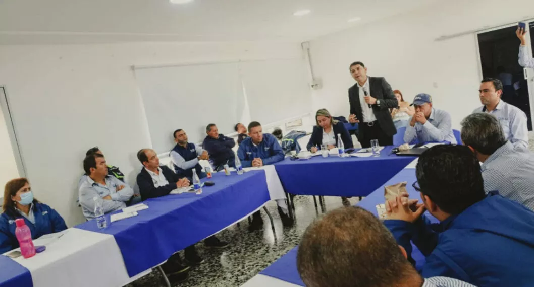En una reunión, el alcalde Andrés Hurtado le solicitó a la Gerente del Ibal soluciones. 