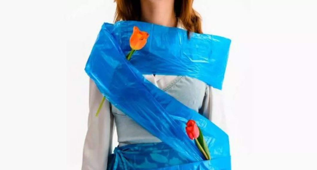 Balenciaga presentó una “lujosa” bolsa de basura de más de 5 millones de pesos